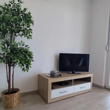 Апартаменты Sunset View - Modern Three Bedroom With Sea View And Pool Повляна