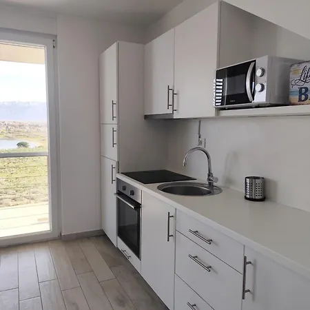Апартаменты Sunset View - Modern Three Bedroom With Sea View And Pool Повляна