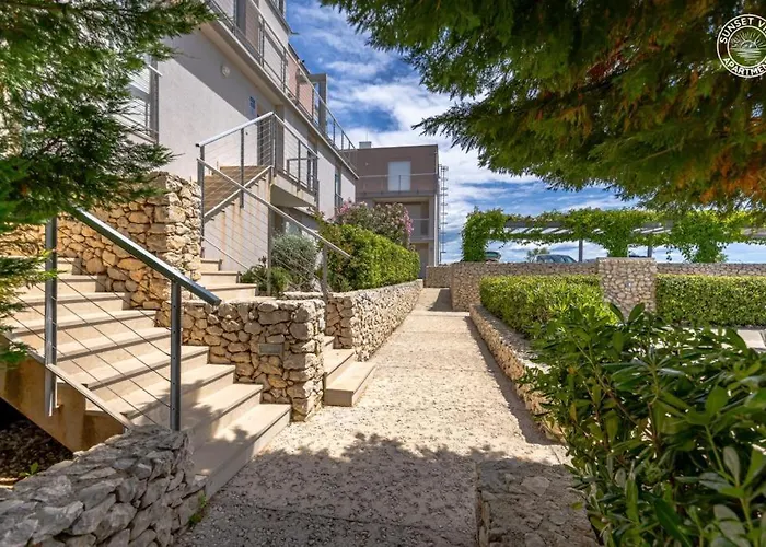 Sunset View - Modern Three Bedroom With Sea View And Pool * Повляна