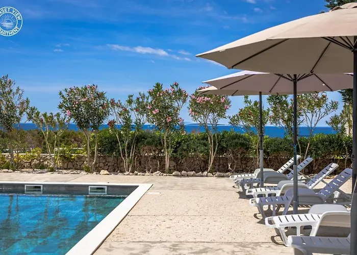 Апартаменты Sunset View - Modern Three Bedroom With Sea View And Pool