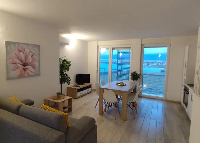 Sunset View - Modern Three Bedroom With Sea View And Pool Appartement