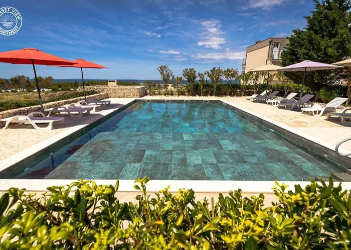Sunset View - Modern Three Bedroom With Sea View And Pool Повляна