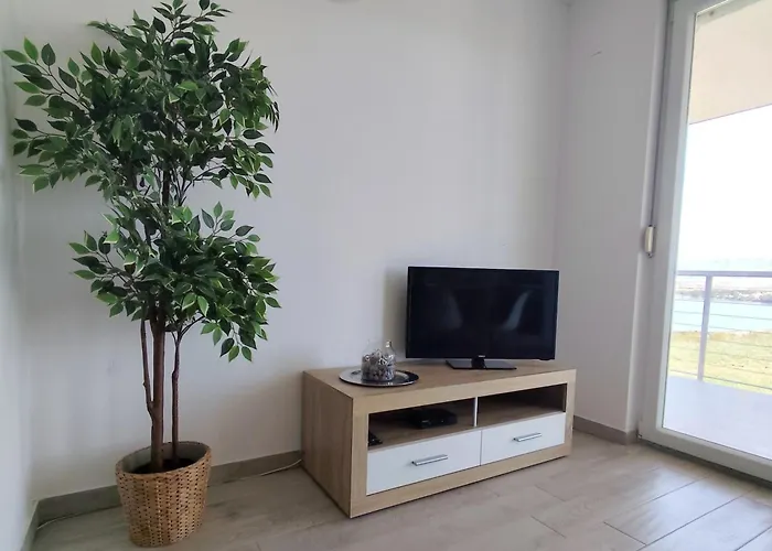 Апартаменты Sunset View - Modern Three Bedroom With Sea View And Pool Повляна