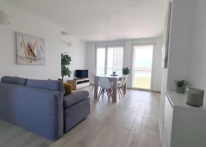 Апартаменты Sunset View - Modern Three Bedroom With Sea View And Pool *