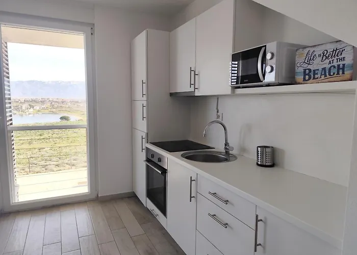 Апартаменты Sunset View - Modern Three Bedroom With Sea View And Pool Повляна