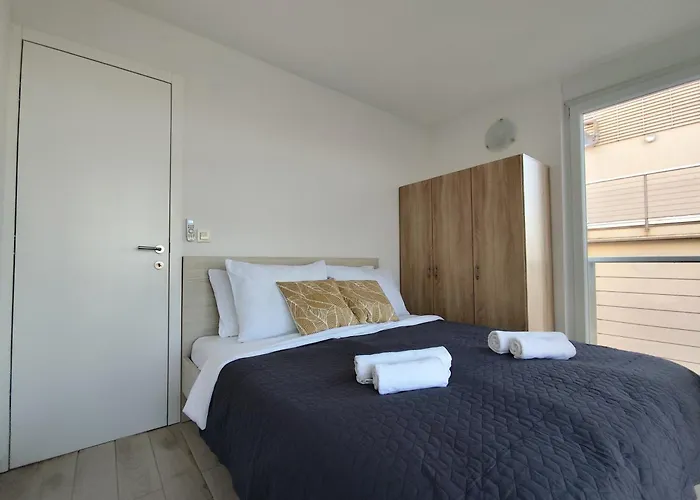 Апартаменты Sunset View - Modern Three Bedroom With Sea View And Pool *