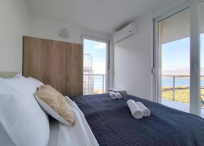 Sunset View - Modern Three Bedroom With Sea View And Pool Повляна