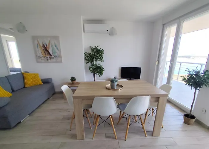 Sunset View - Modern Three Bedroom With Sea View And Pool Апартаменты Повляна