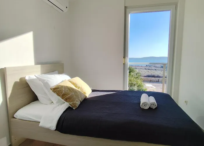 Апартаменты Sunset View - Modern Three Bedroom With Sea View And Pool